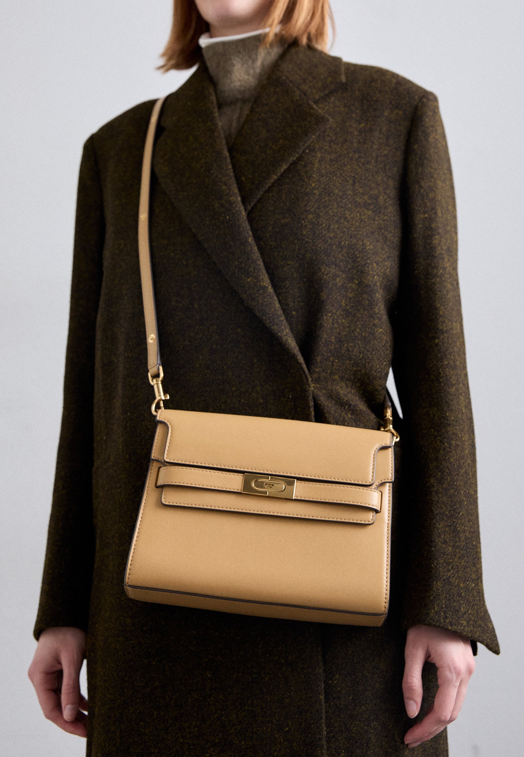 Tory Burch LEE RADZIWILL SHOULDER BAG - Cross body bag - dark sand 