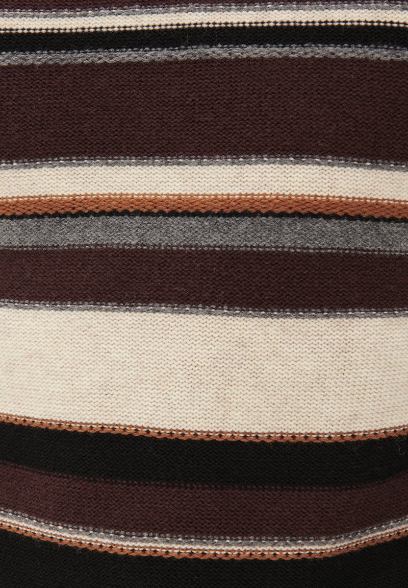 Tessuto lavorato a maglia con strisce orizzontali in marrone scuro, crema, nero, grigio e ruggine, con una consistenza morbida e larghezze variabili.