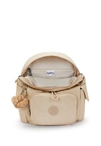 Borsa Kipling beige con apertura con cerniera, texture in tessuto, tasca interna e un portachiavi a forma di scimmia in pelliccia. Presenta una tasca frontale con logo.