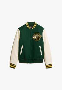 Chaqueta varsity de lana verde y cuero blanco con acentos amarillos, que cuenta con botones a presión, bolsillos y un logo bordado en el pecho.