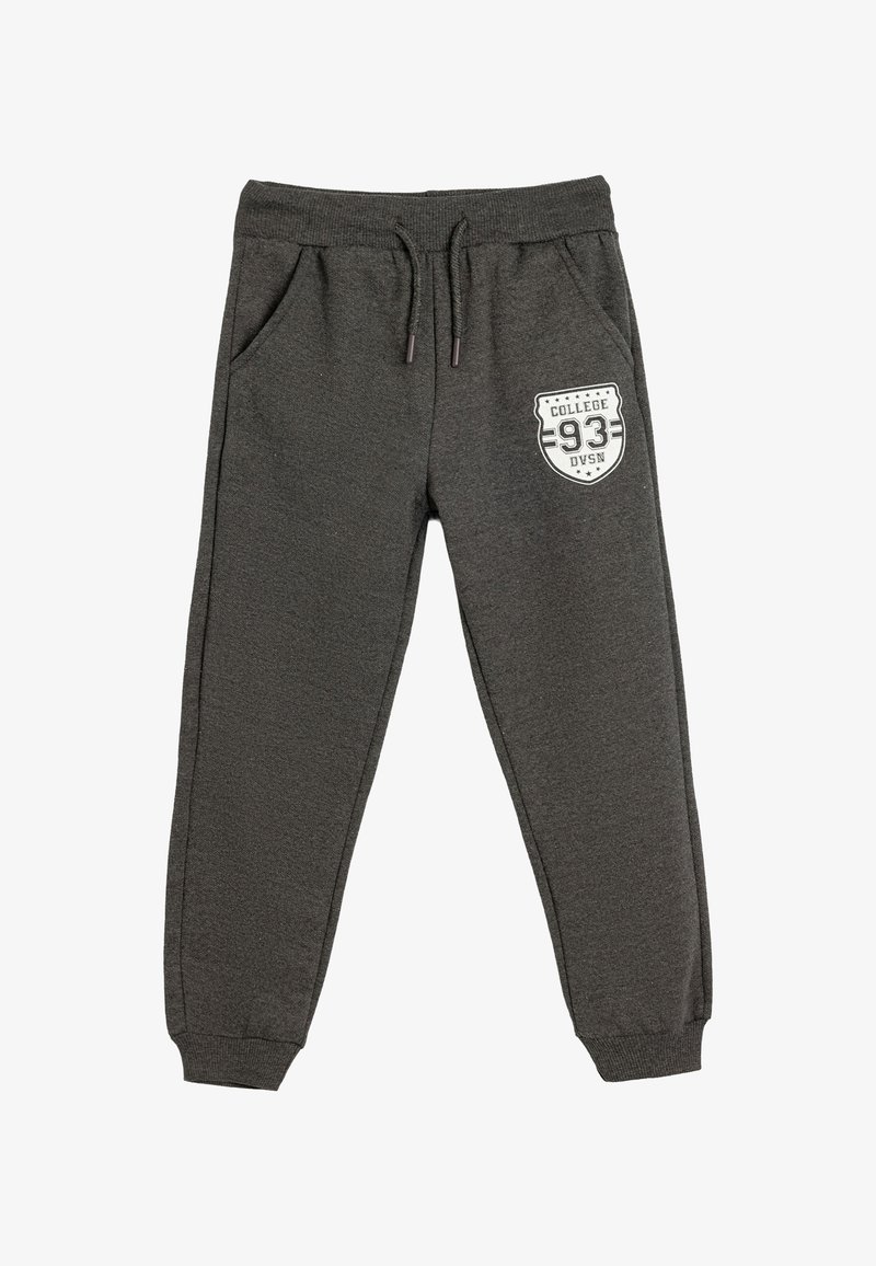 Grijze joggingsbroek gemaakt van zachte stof, met een elastische tailleband met trekkoord, zijzakken en een gedrukt college-embleem.