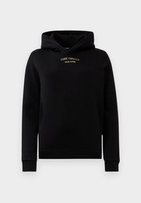 Hoodie noir en tissu doux, avec une poche avant, des poignets côtelés et un logo doré brodé sur la poitrine.