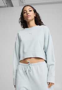 Puma DARE TO GYM RELAXED WASHED CREW - Sudadera - frosted dew