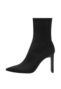 Stivaletti neri con tacco alto, punta a forma affilata, tomaia in maglia e tacco stiletto sottile, dotati di un risvolto a costine per una vestibilità aderente.