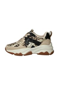 Chunky sneakers met een beige suède en zwarte leren bovenkant met een luipaardprint. Zilveren accenten en een gegoten rubberen zool met loopvlakontwerp.