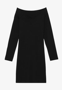 Czarna sukienka bez ramiączek z długimi rękawami, z dekoltem w kształcie litery V, wykonana z gładkiego, lekkiego materiału. Prosty i minimalistyczny design.