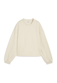 Sudadera de manga larga color crema con un corte relajado, cuello redondo, mangas fruncidas y un pequeño logo en el pecho. Textura suave.