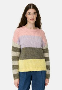 Strickpullover mit Rundhalsausschnitt, der pinke, lavendelfarbene, gr�üne und gelbe Streifen aufweist. Weicher Stoff, lange Ärmel, lässige Passform und gerippte Bündchen.
