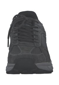 Chaussure de course noire avec un design à lacets, surpiqûres grises, semelle texturée et languette rembourrée, présentée en vue de face.