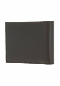 Cartera de cuero marrón oscuro de doble pliegue con costuras visibles a lo largo de los bordes, mostrada cerrada sobre un fondo blanco.