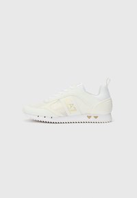 Unselected, triple white/gold-coloured