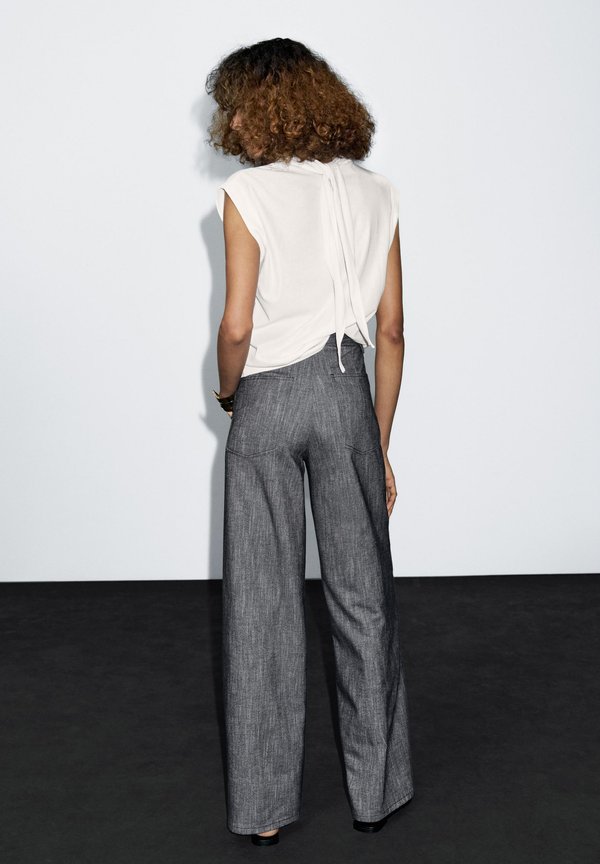 MID-RISE WIDE  - Trousers4