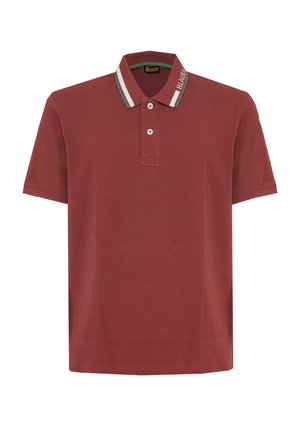 Korte mouwen polo in baksteenrood met twee knopen en een kraag met witte en groene strepen en de tekst "BLAUER".