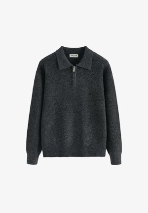 Pull en tricot gris foncé avec manches longues, col et fermeture à demi-zip à l'avant, présenté sur un fond blanc.