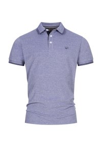 Polo à manches courtes de couleur violet clair avec un col, trois boutons blancs et un petit logo brodé sur la poitrine gauche.