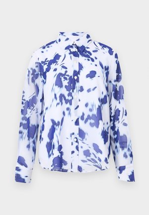Chemise à manches longues boutonnée en blanc avec des motifs abstraits bleus, dotée d'un col classique et d'un tissu léger et lisse.