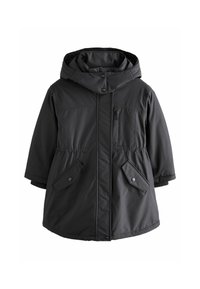 Parka nera con cappuccio, dotata di una tasca sul petto con zip e due tasche anteriori a pattina. Presenta una vita cintrata e una finitura liscia e opaca.