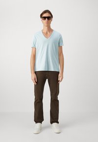 DRYKORN QUENTIN - Basic póló - green