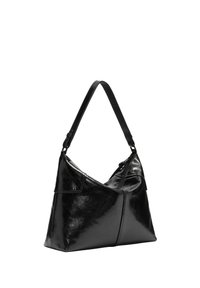 Borsa a spalla in pelle nera con una finitura lucida ed elegante, dotata di una sola tracolla e di una forma geometrica con angoli ben definiti.