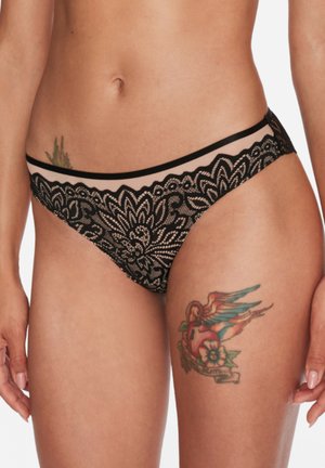 ESOTIQ TROPHY - Figi