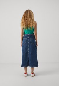 GAP CARGO SKIRT LENNON - Jupe trapèze - medium indigo
