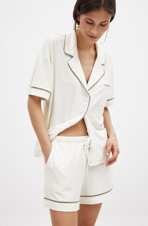 Shorts - white green