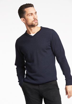 - Sweter