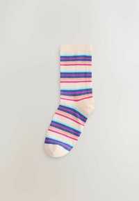 Triibuline sokk, millel on roosad, sinised ja kreemikad horisontaalsed triibud. Valmistatud pehmest materjalist, soonikkoes manseti ja ümarate varbajoontega.