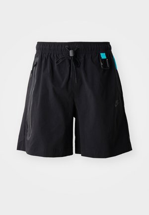 Mustat urheilushortsit, joissa on joustava vyötärönauha, säädettävä nyöri, vetoketjullinen sivutasku ja turkoosi karabiinihaka.