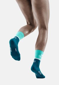 CEP THE RUN COMPRESSION SOCKS MID CUT WOMEN - MADE IN GERMANY - Sports socks - ocean petrol