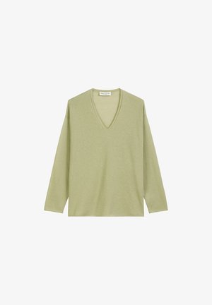 Pull-over long à manches vert clair en V avec une texture lisse, un design simple et peu de détails. Étiquette visible au niveau du col.