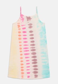Sukienka bez rękawów z deseniem tie-dye w pastelowych kolorach, w tym różowym, pomarańczowym, fioletowym i niebieskim, o luźnym kroju i miękkiej fakturze.