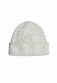 Beanie bianco in maglia con texture a coste verticali, caratterizzato da un risvolto. Realizzato in un morbido tessuto testurizzato con un leggero luccichio.
