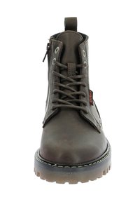 Botte en cuir marron à lacets avec tige haute, bout rond, semelle robuste, œillets en métal et tirette à l'arrière pour un enfilage facile.