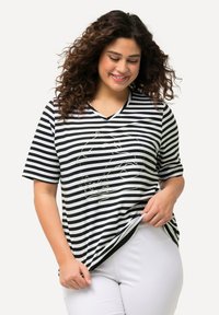 Ulla Popken STRIPED WILDLIFE GRAPHIC - Camiseta estampada - black