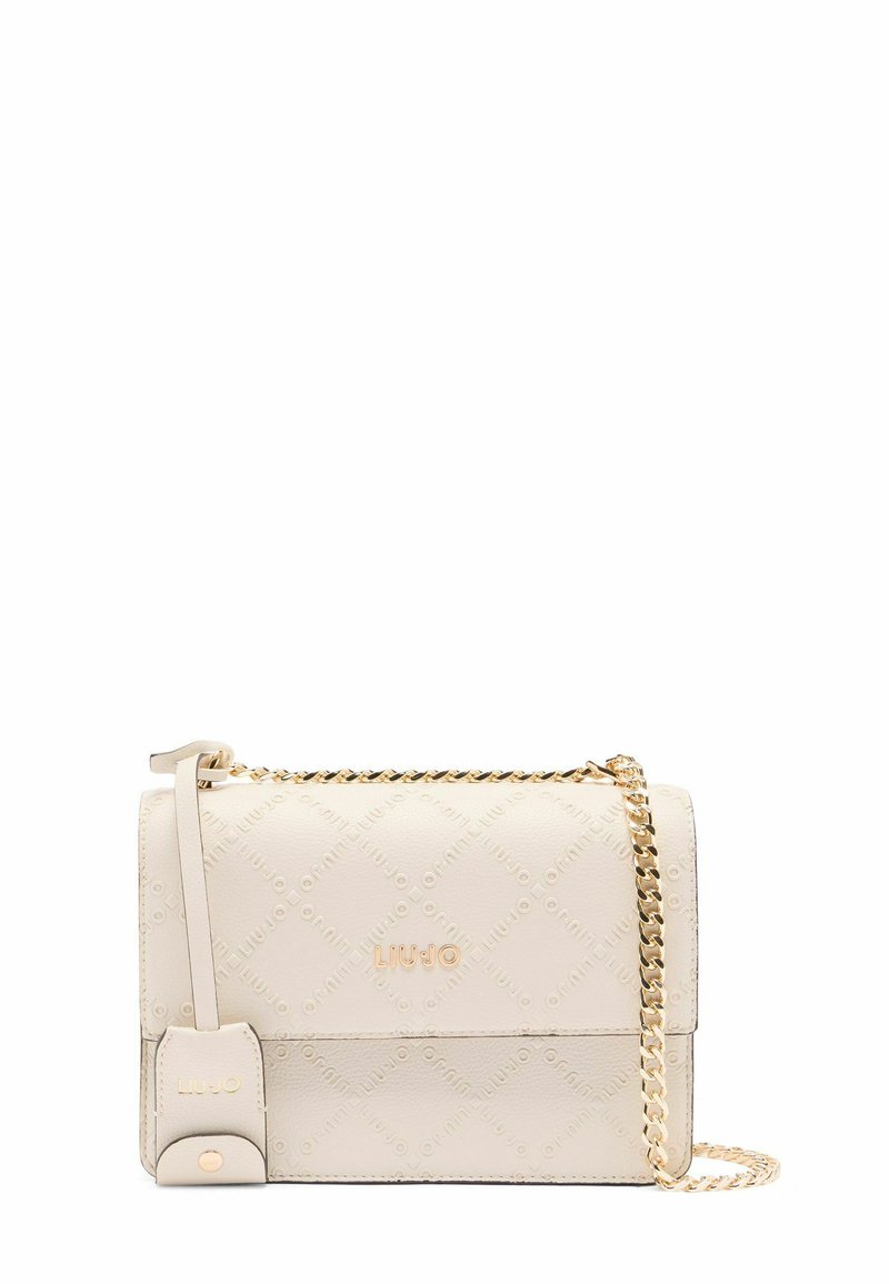Beige crossbody taske med prægede logo mønster, guldkæde rem, magnetlukning og en flad lomme tag med logodetalje.