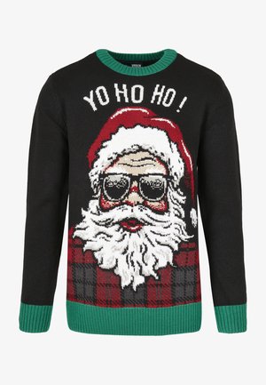 Svart strikket genser med et design av Santa. Grønn ribbestrikket krage og mansjetter. Teksten sier "YO HO HO!" med røde detaljer og et rutete mønster.