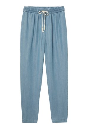 Pantalon jogger en denim bleu clair avec taille élastique et lien de serrage blanc, jambes fuselées et coupe décontractée.