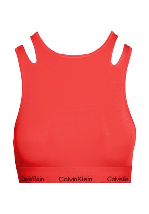 Sarkans sporta krūšturis ar pielāgotu dizainu, mīkstu stiept materiālu un izgrieztām plecu siksnām. Iezīmēts ar vienkāršu melnu "Calvin Klein" logo uz jostas.