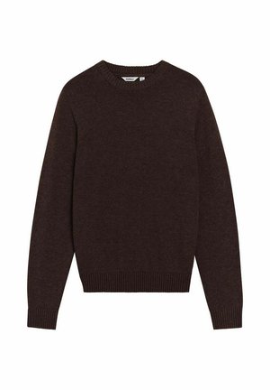 Bruine gebreide trui met een ronde hals, geribde manchetten en zoom. Gemaakt van zachte stof met een gladde textuur en minimale details.