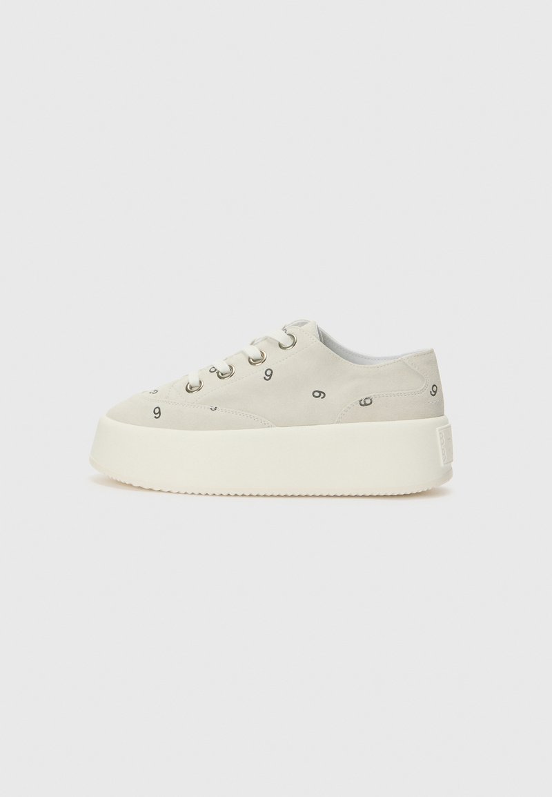 MM6 Maison Margiela Sneakers laag crème MM6 Maison Margiela Sneakers laag crème