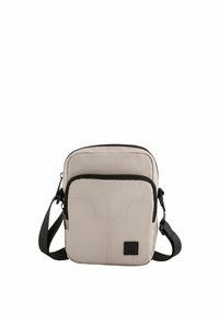 Béžová crossbody taška vyrobená z texturované tkaniny, s uzávěrem na zip, nastavitelným popruhem a přední kapsou na zip s detailem loga.