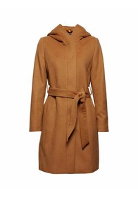 Camelkleurige wollen jas met lange mouwen, wikkelriem in de taille en een grote capuchon, weergegeven tegen een witte achtergrond.