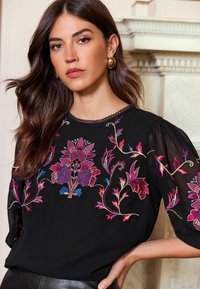 Love & Roses EMBROIDERED ROUND NECK PUFF SLEEVE-REGULAR FIT - Bluza - black embroidery