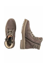 Braune Wildleder-Ankle Boots mit strukturiertem Finish, metallischen Schnürsenkeln, seitlichem Reißverschluss und robuster Gummisohle. Innenausstattung mit weichem Futter.