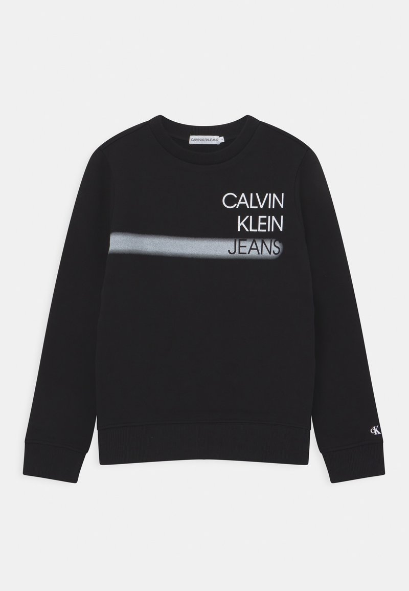Sudadera negra de manga larga con el texto "CALVIN KLEIN JEANS" en la parte superior izquierda y una franja horizontal gris claro a lo largo del pecho.