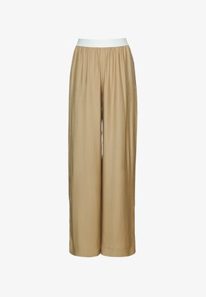 Beige kalhoty s širokými nohavicemi a elastickým bílým páskem; hladká textura s volným designem; žádné viditelné vzory nebo kovové detaily.