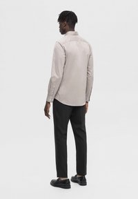 Selected Homme SLHSLIMETHAN SHIRT CLASSIC - Ing - off-white