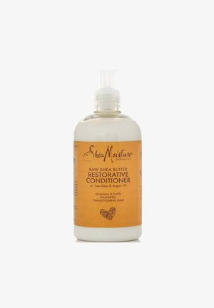 Shea Moisture Raw Shea Butter Restorative Conditioner in een pompflacon voor het hydrateren en versterken van beschadigd en in transitie zijnd haar, met zeewier en arganolie.