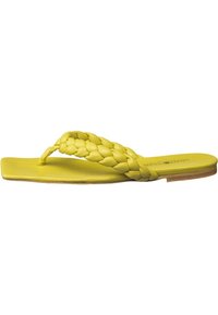 Sandale en cuir tressé jaune avec semelle plate et design minimaliste, présentant une texture lisse et une seule sangle pour les orteils.